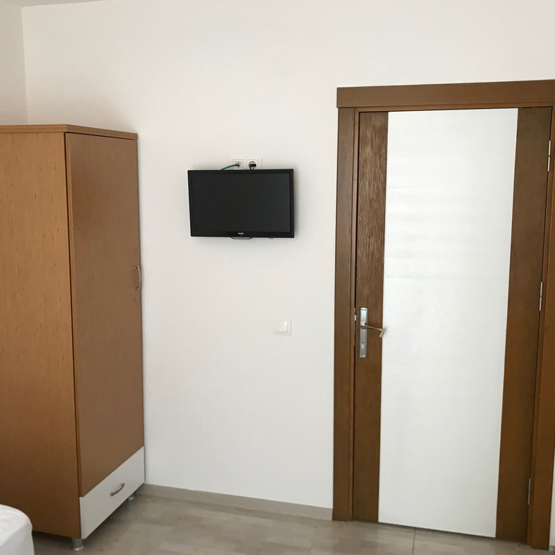 LCD TV ve Kişiye Özel Dolaplar